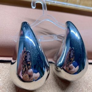 Jumbo Size Drop earrings.